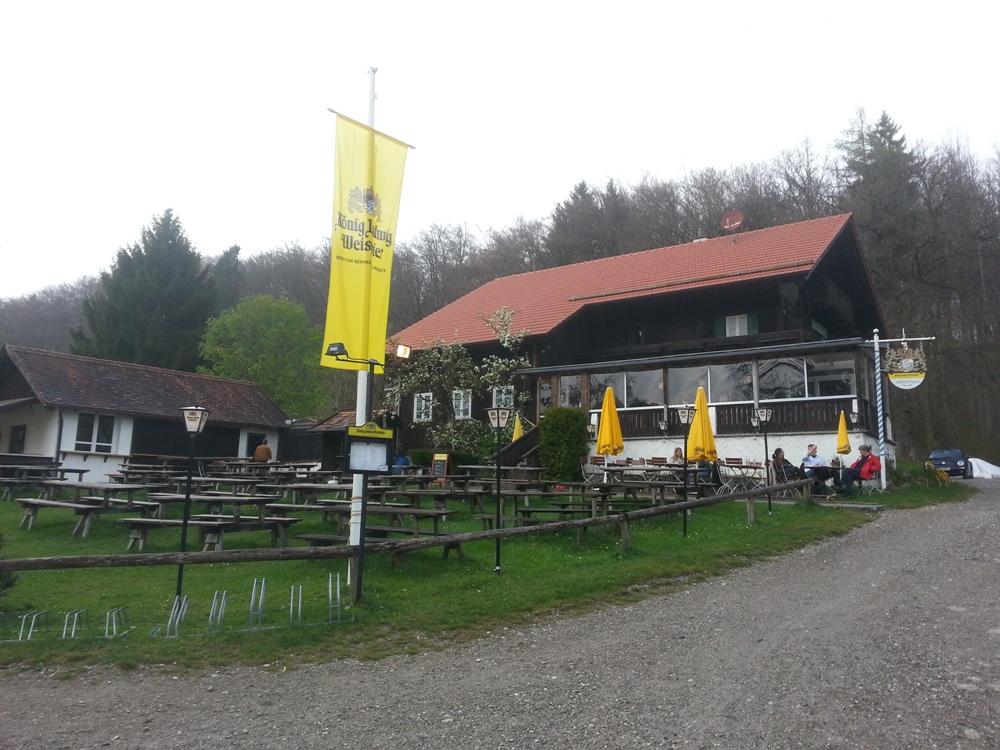 Die Schatzbergalm oberhalb von Dießen am Ammersee